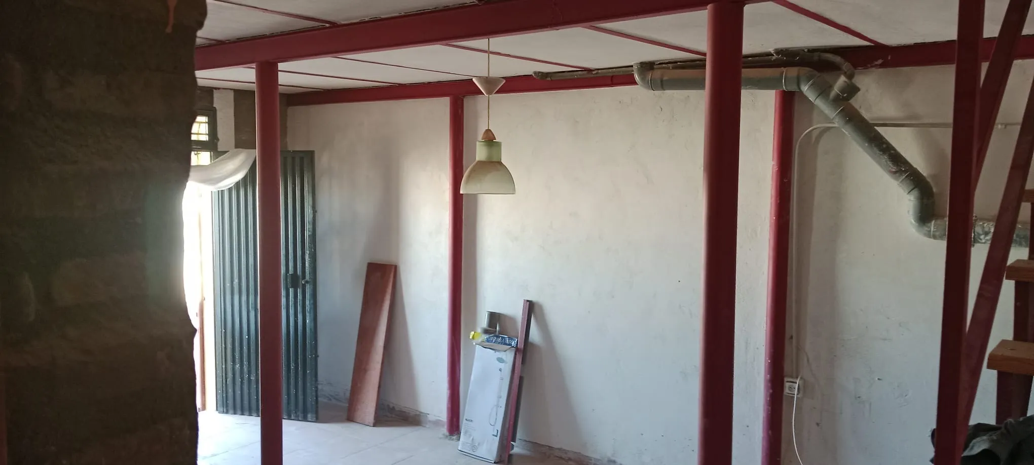 Enlucido y pintura de la planta baja — Después